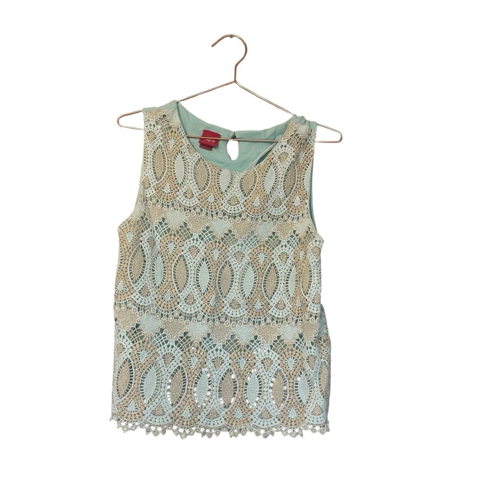 Daytrip sleeveless lace overlay size large